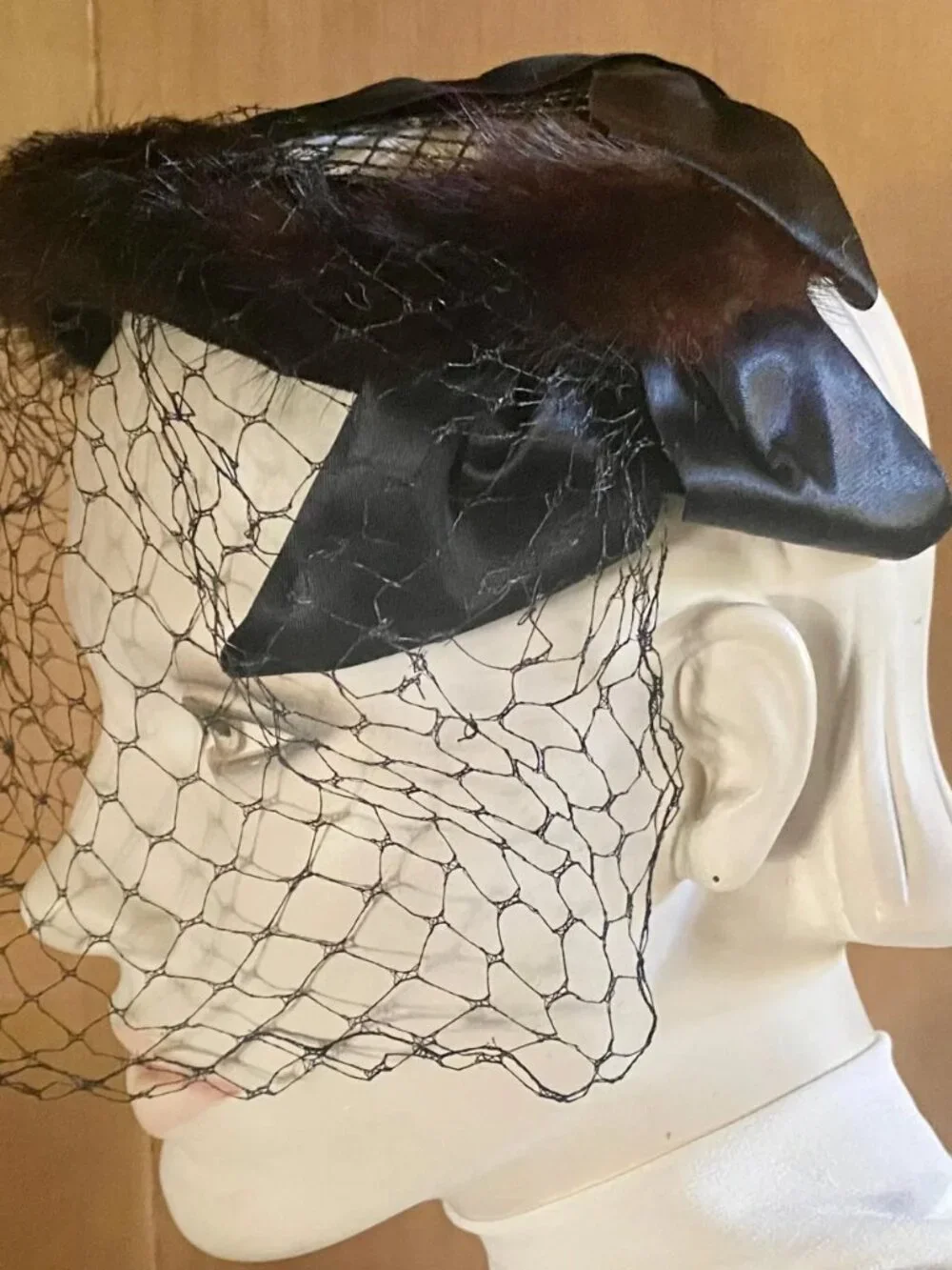 Vintage 1950s Mink Fascinator: Veiled Halo with Satin Bow - Picture 2 of 9
